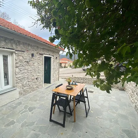 Vido Stone House קלבריטה